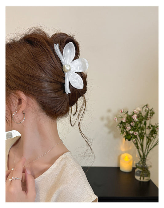 Pearl Bloom Hair Claw Clip in Soft White