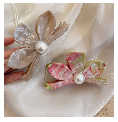 Pearl Bloom Hair Claw Clip in Soft White