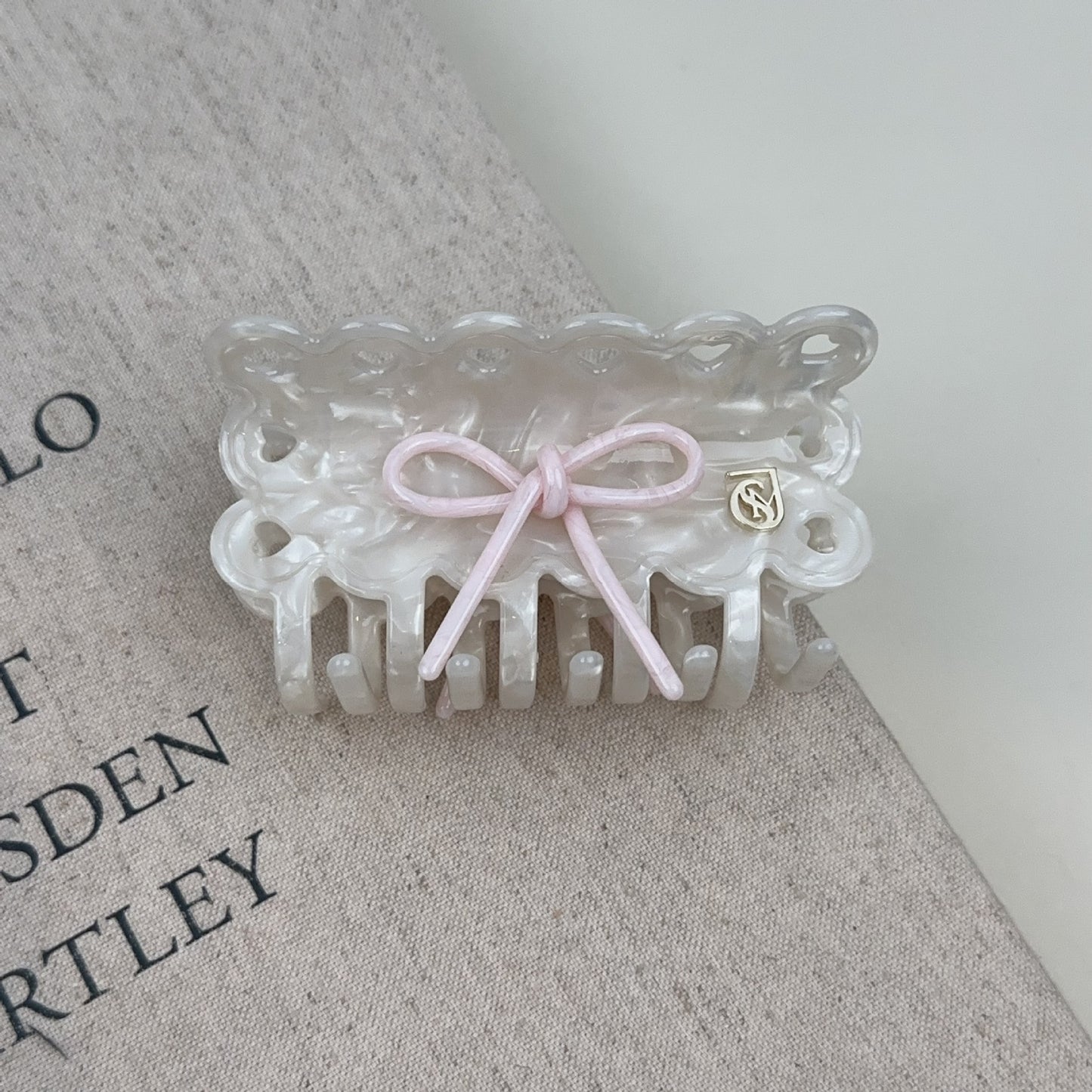 Sweetheart Bow Cookie Hair Claw Clip in Ivory White
