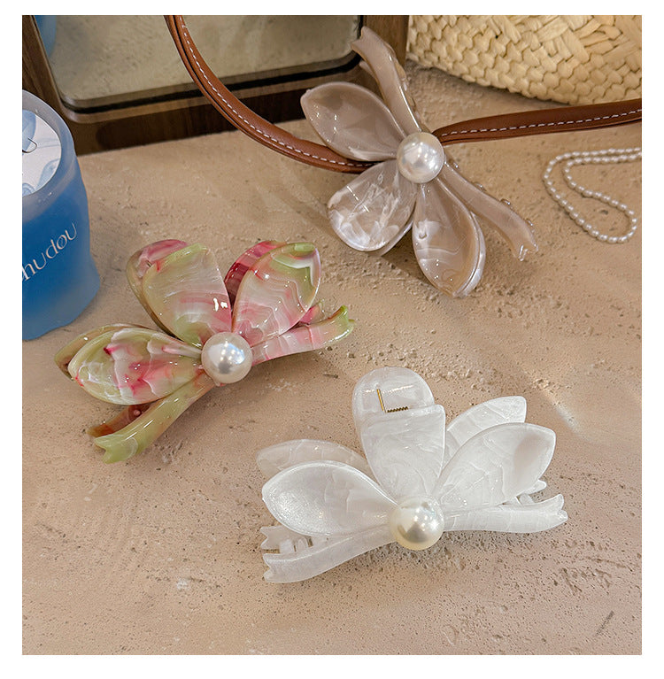 Pearl Bloom Hair Claw Clip in Soft White