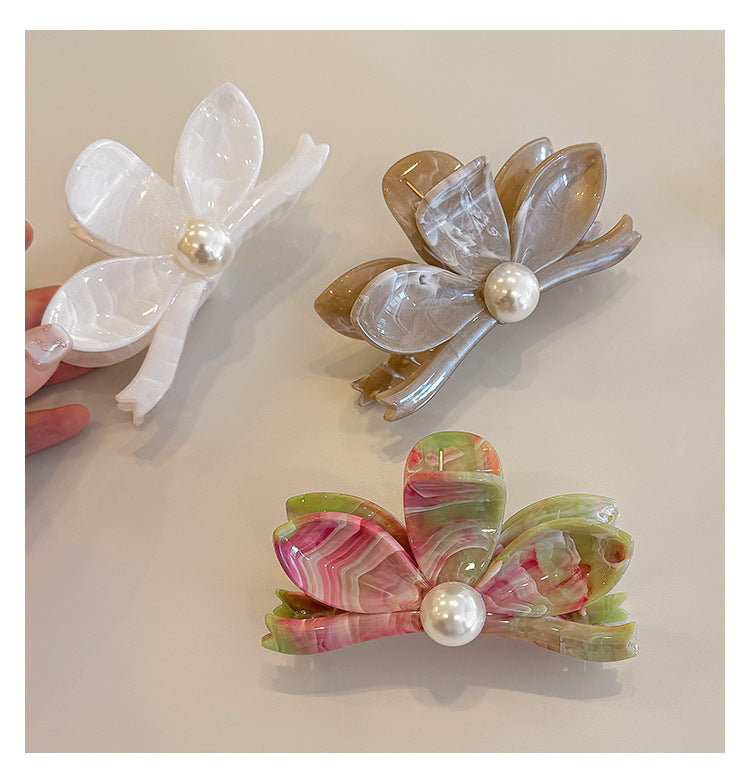 Pearl Bloom Hair Claw Clip in Soft White