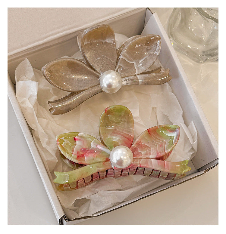 Pearl Bloom Hair Claw Clip in Soft White