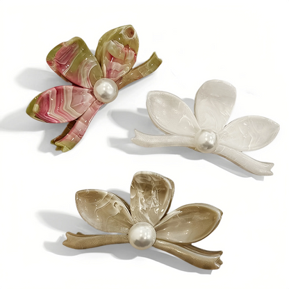 Pearl Bloom Hair Claw Clip in Soft White