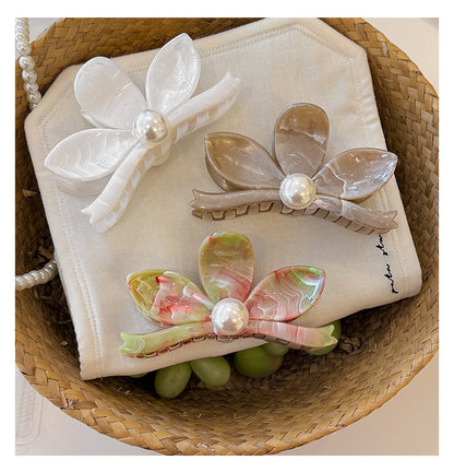 Pearl Bloom Hair Claw Clip in Soft White