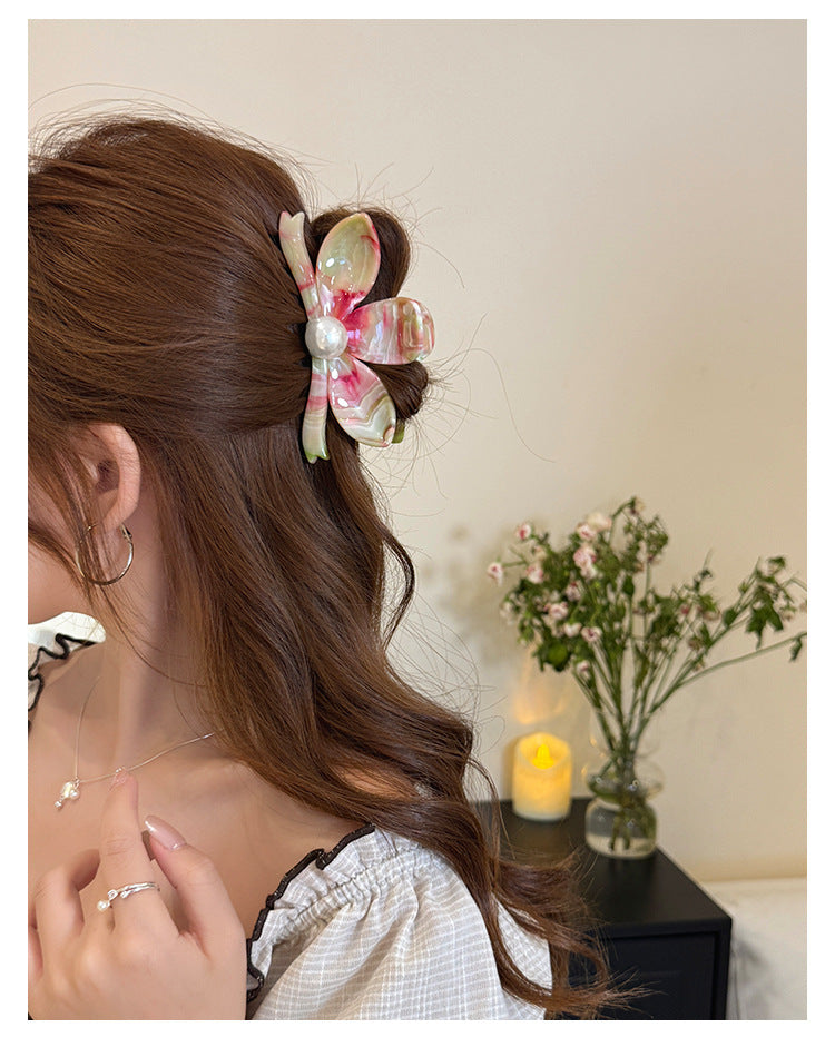 Pearl Bloom Hair Claw Clip in Soft White