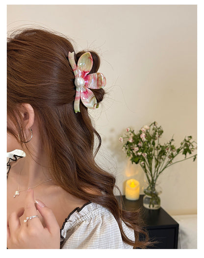 Pearl Bloom Hair Claw Clip in Soft White