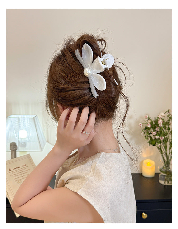 Pearl Bloom Hair Claw Clip in Soft White