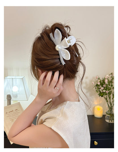 Pearl Bloom Hair Claw Clip in Soft White