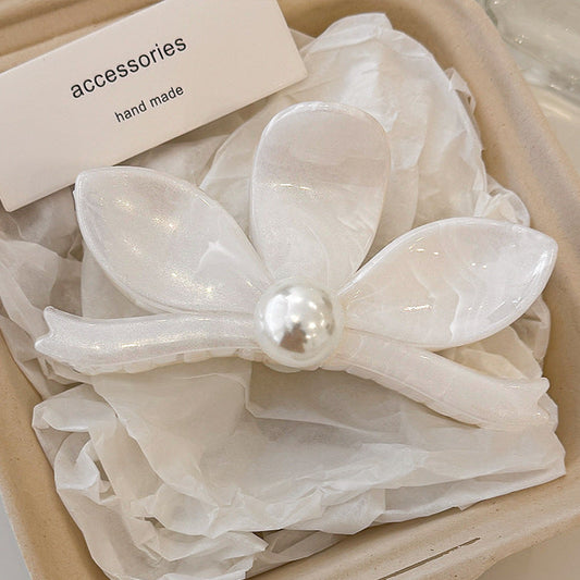 Pearl Bloom Hair Claw Clip in Soft White