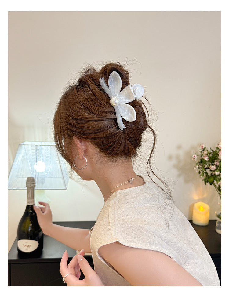 Pearl Bloom Hair Claw Clip in Soft White