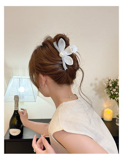 Pearl Bloom Hair Claw Clip in Soft White
