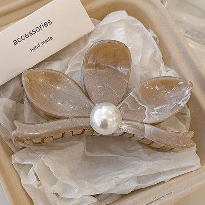 Pearl Bloom Hair Claw Clip in Soft White