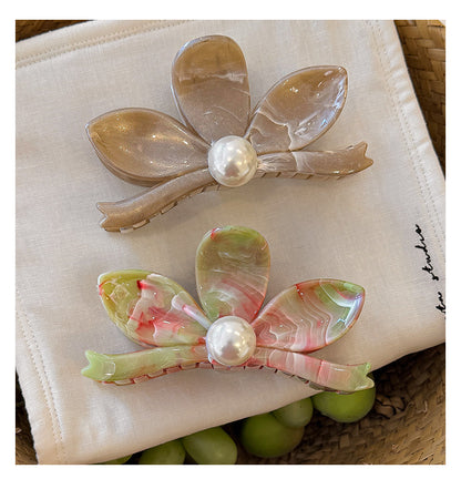 Pearl Bloom Hair Claw Clip in Soft White